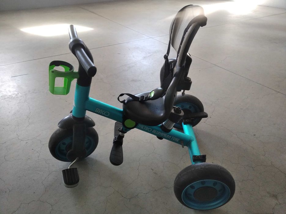 Triciclo Avigo azul em alumínio
