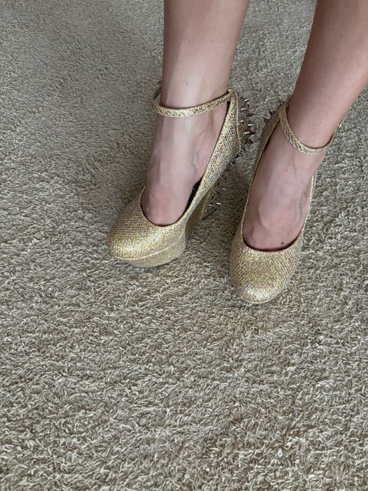 Buty na koturnie