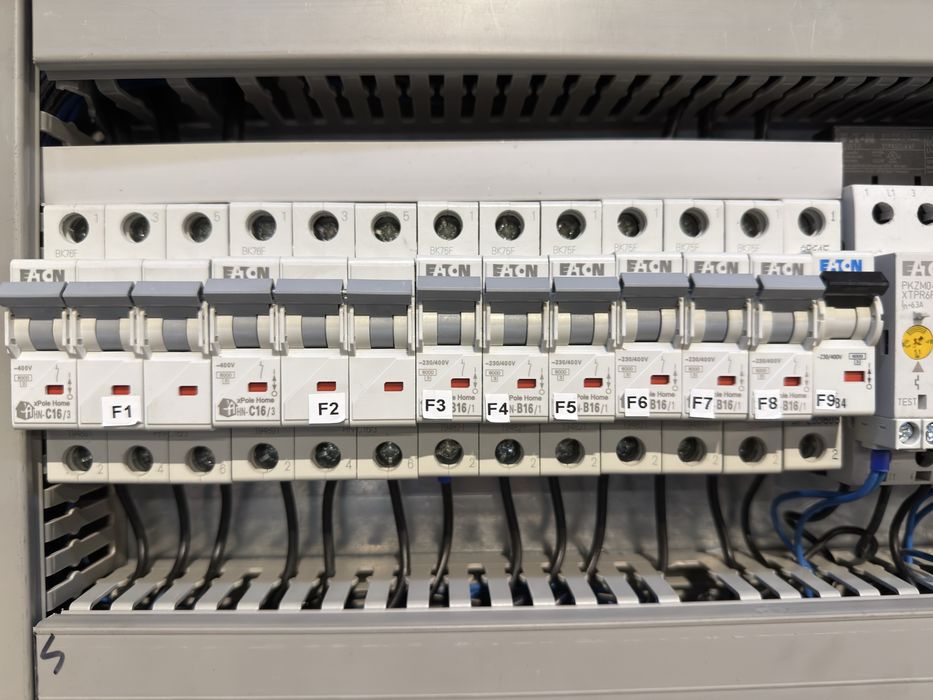 Profesjonalne Usługi Elektryczne