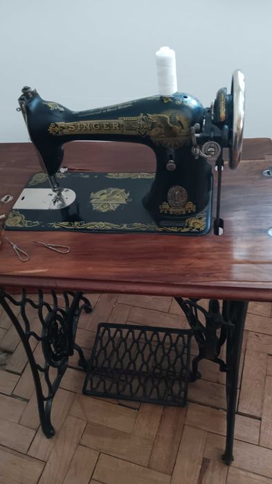 Máquina de costura SINGER antiga VINTAGE