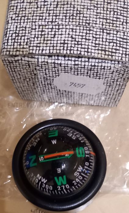 Carros Clássicos: Bússola para adornar tablier de automóvel.