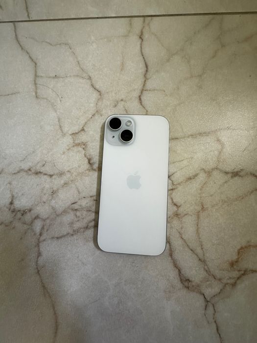 iPhone 15 bateria 89%. Uszkodzony przedni aparat