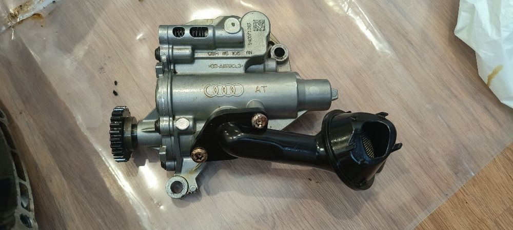 Масляний насос 1.8 tsi CNSB