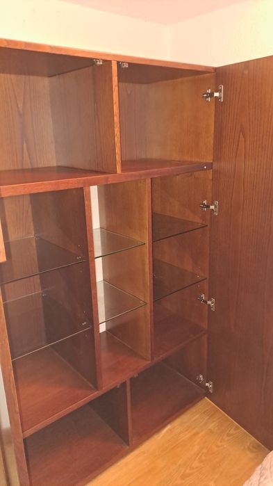 Louceiro em madeira maciça. A retirar pelo comprador.