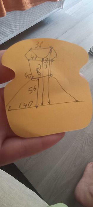 Letnia lekka sukienka w kwiatowy print, długość do kolan, z paskiem