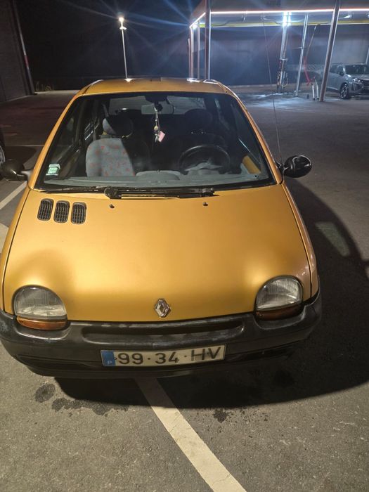 Renault Twingo poucos detalhes de uso do dia a dia .