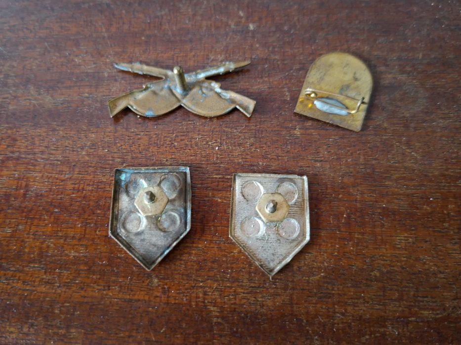 PINs / Crachás / Emblemas / Distintivos antigos - Exército Português