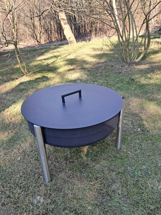 Grill nierdzewny z pokrywą