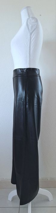 Calça preta (Zara)
