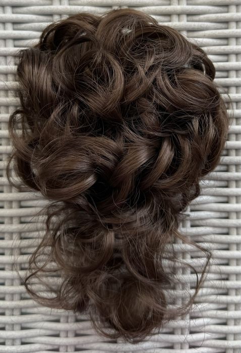 Premium Ultra naturalny brąz, włosy doczepiane, kok z lokiem 82.