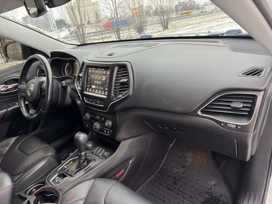 Jeep Cherokee trailhawk власник