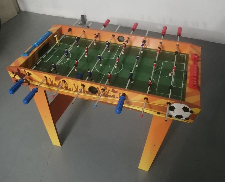 Mesa de futebol de criança