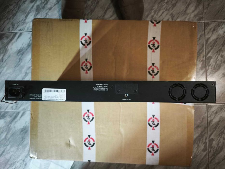 Switch Brocade ICX7250-24P-2X10G - PARA PEÇAS / NÃO FUNCIONA.