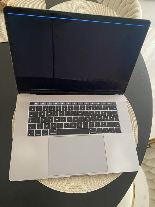 Macbook  Pro 15" A1707