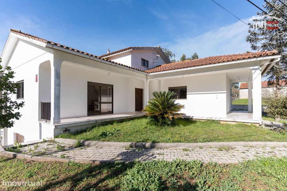 Moradia T3 Com Cave Res Do Chão E Sotão Em São Mamede  A 10 Minutos...