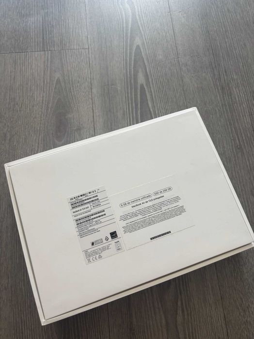 MacBook Air M2 13.6” 8GB 256GB