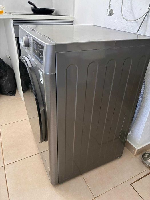 Máquina de Lavar Roupa LG 9kg (F4WR709SGS) - Apenas 4,5 Meses de Uso!