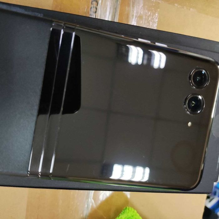 Телефон Motorola Razr 40 Ultra 8/256 Infinite Black(PAX40050RS): 12 000 ...