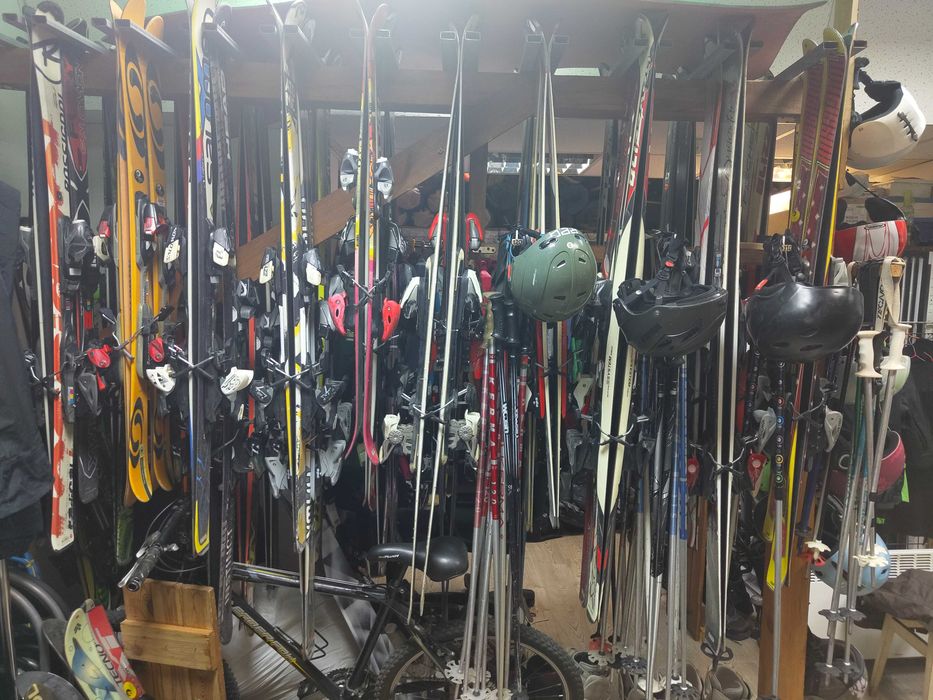 Прокат сноубордів, лиж, костюми, боти