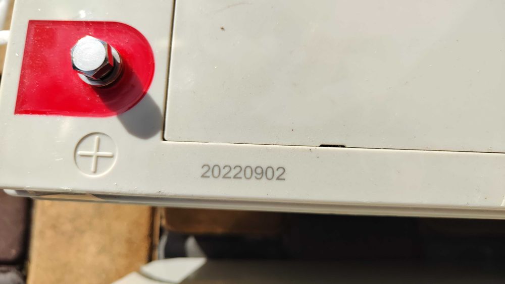 Продам 4 шт. Б/У гелеві акумулятори 200Ah 12V Jarrett GEL Battery