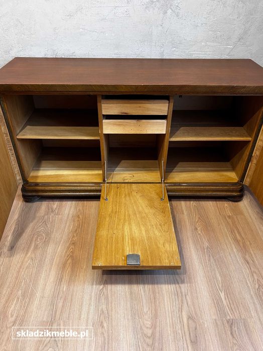 010526 Barek, niska komoda dębowa w stylu art deco.