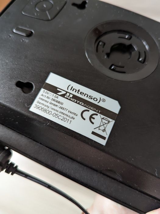 Цифрова фоторамка Intenso 7" з пультом та кабелем живлення