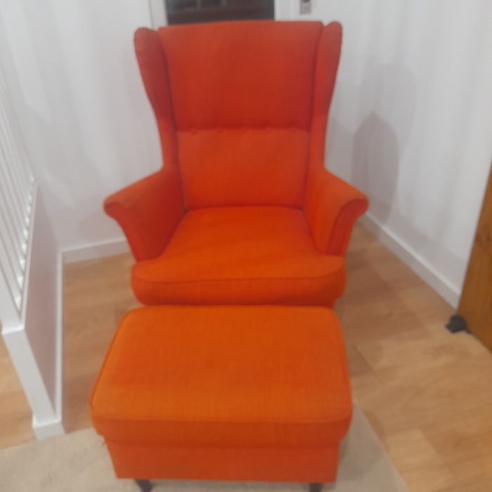 Poltrona com banqueta