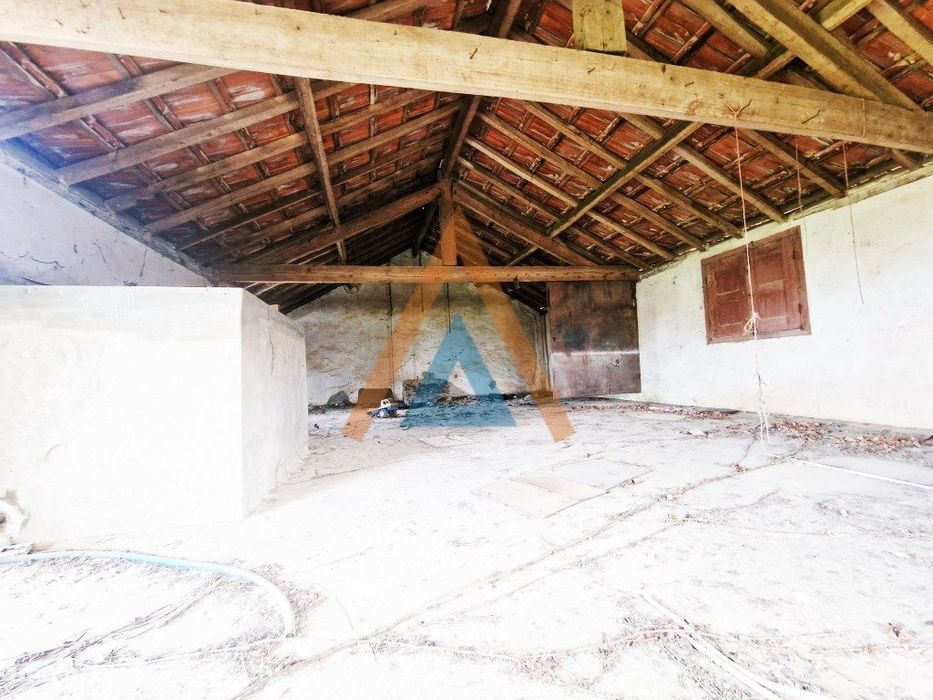 Maravilhosa quinta com casa e terreno