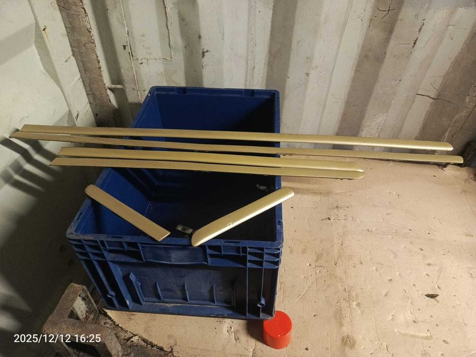 Listwy na drzwi błotniki BMW E46 ozdobne złote