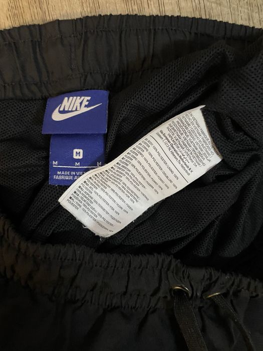 Нейлоновые штаны от Nike