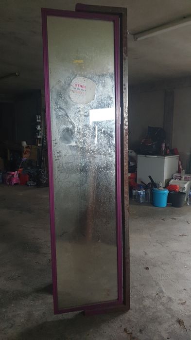 Espelho com estrutura metálica