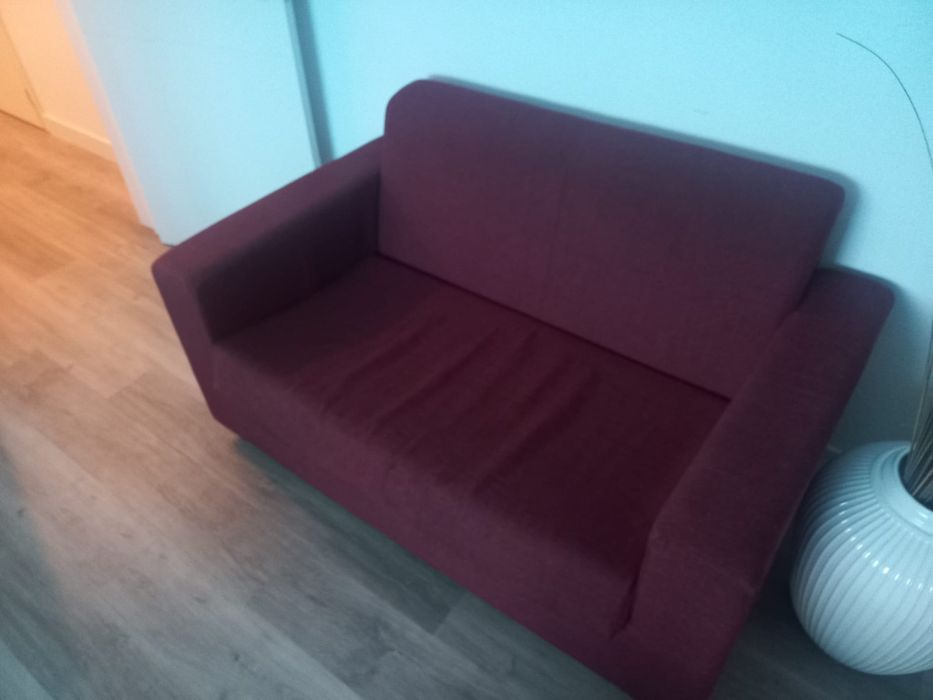 Sofá Médio/pequeno cor de vinho