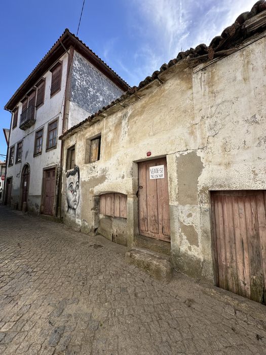 Oportunidade na Aldeia Vinhateira de Trevões (Douro)