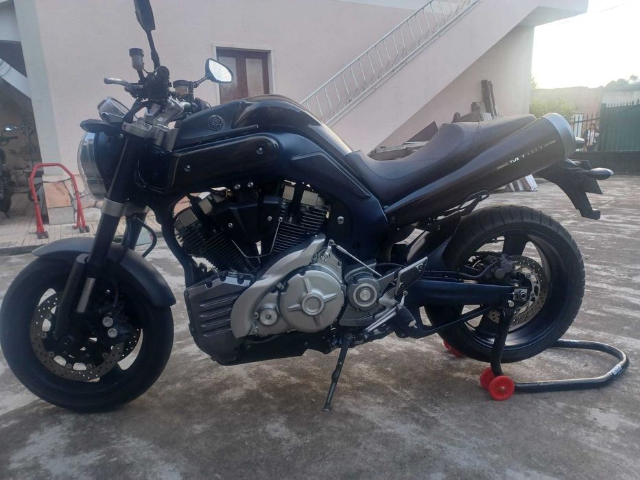 Yamaha MT 01 com escapes DAM