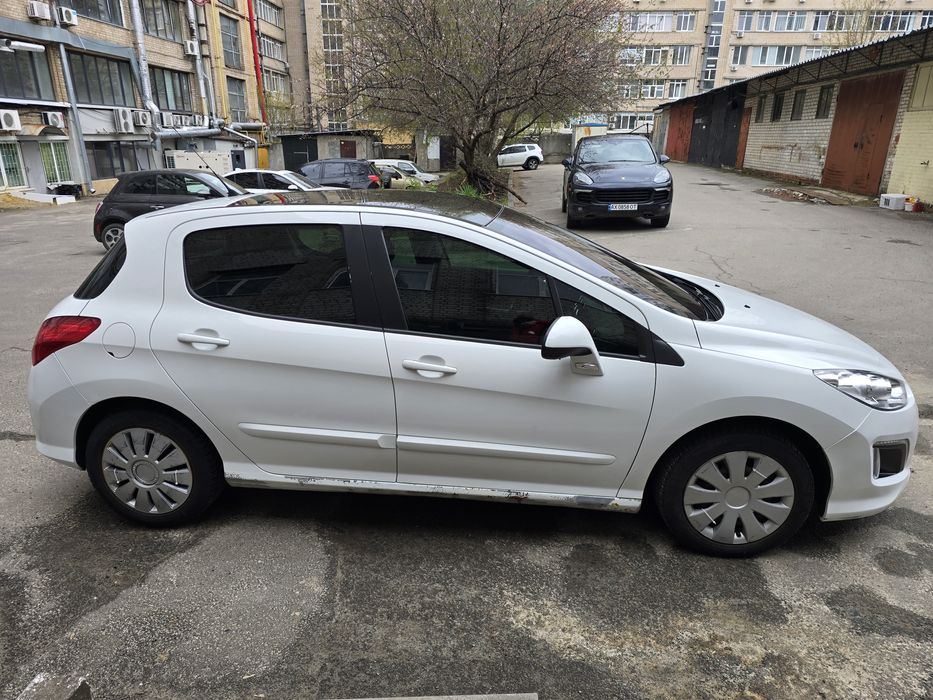 Peugeot 308 2011 г.   1.6D MT дизель