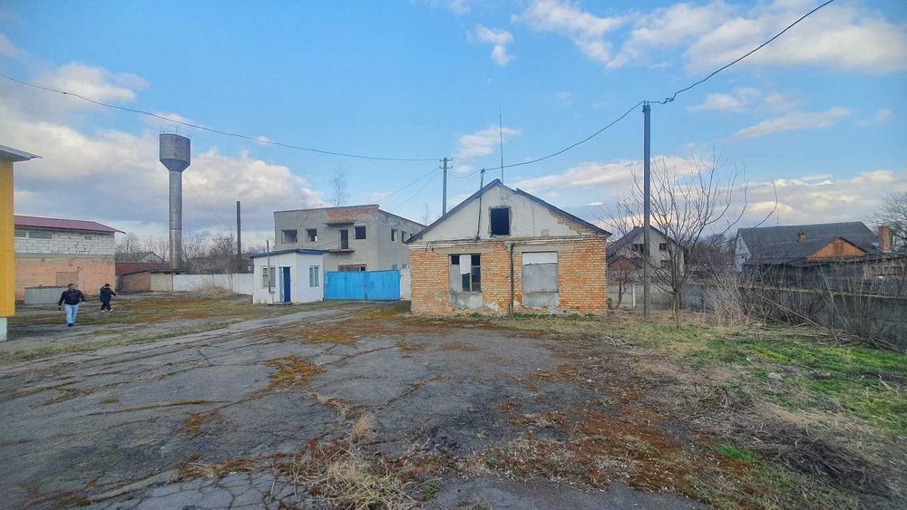 Виробничий комплекс (складські приміщення) в м. Рожище біля м.Луцьк (діл. 0,46га, пл.1347кв.м.)