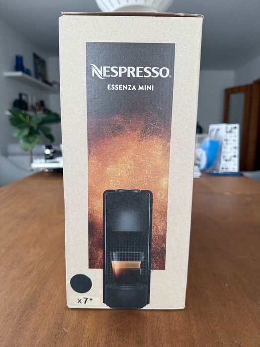Máquina Café Nespresso Essenza Mini Piano Black C30 — Nova