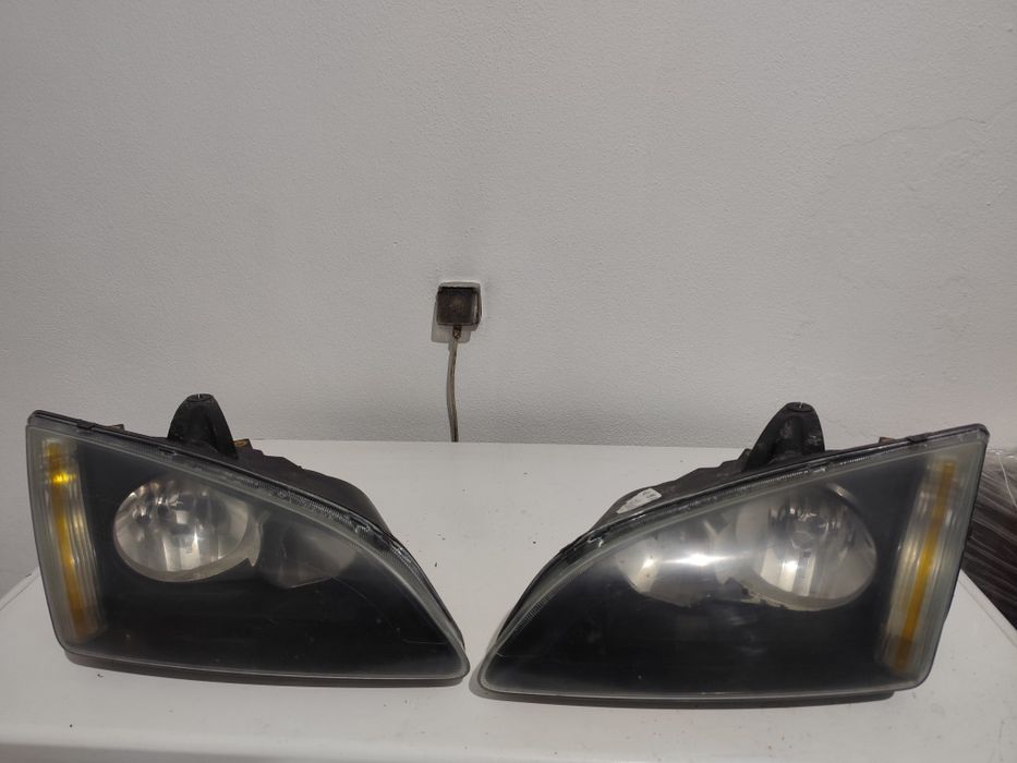 Farol Ford focus mk2 2007