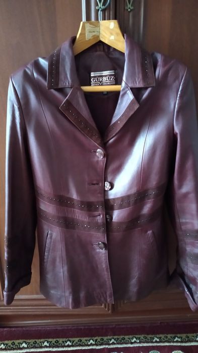 Шкіряна жіноча куртка