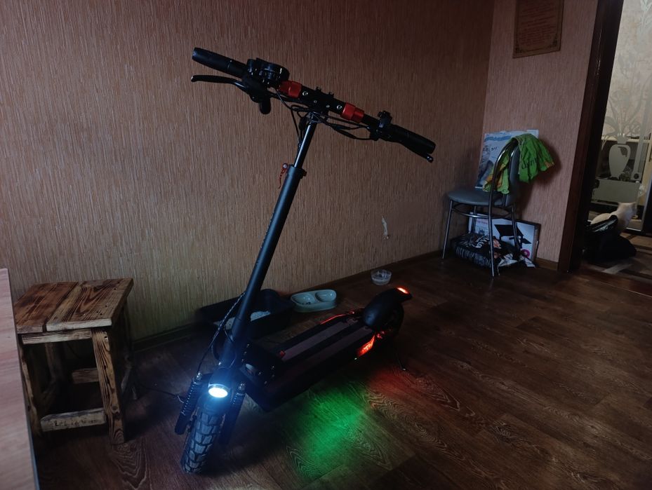 Електросамокат продам