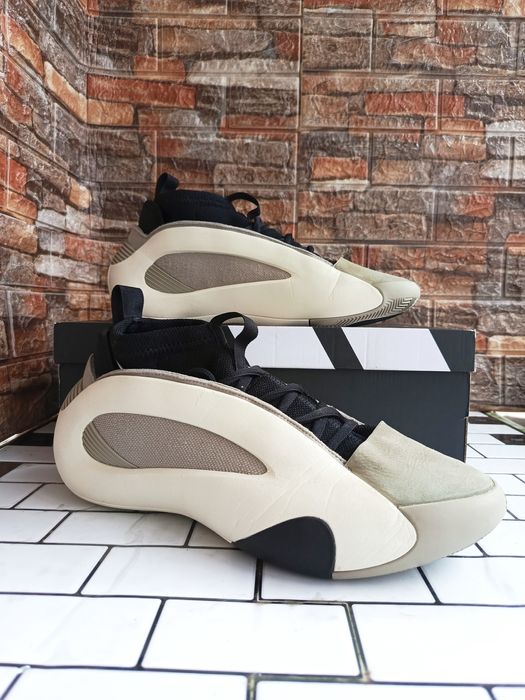 Баскетбольні кросівки adidas Harden (43 р. 27.5 см)