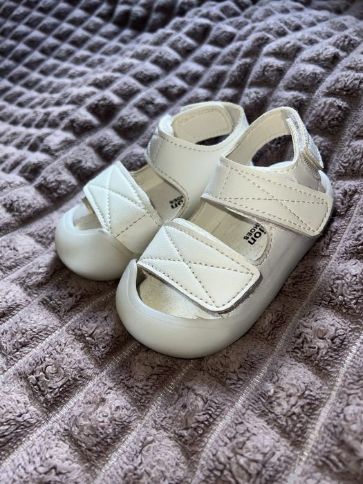 Літне дитяче взуття