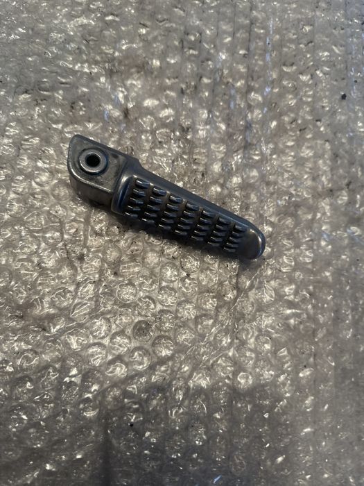 Podnóżek Tył Prawy KAWASAKI ER6 KLE 650 Z750 Z800 Z900 V561