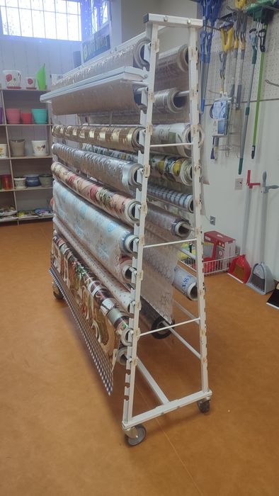 Вітрини, стелажі