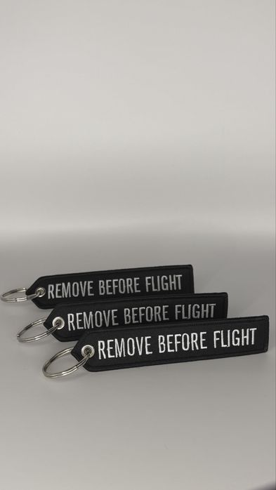 Breloki Remove Before Flight 3 szt – do kluczy / plecaka