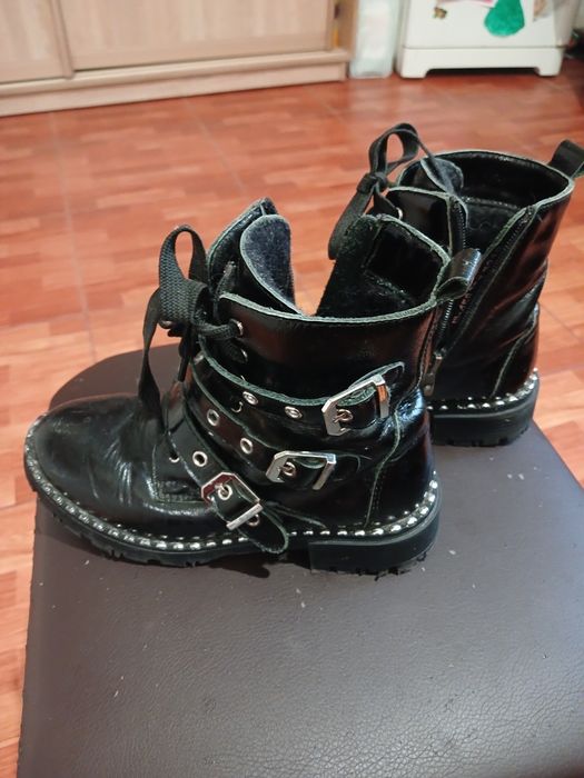 Зимове взуття, ботинки, зимові сапоги для дівчинки.