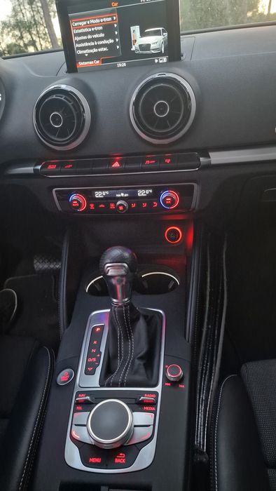 Audi A3 e-tron S-line muitos extras e estimado