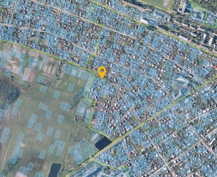 Гараж, участок з фундаментом