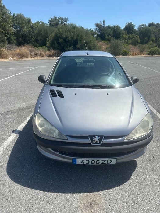 Peugeot 206 comercial em bom estado