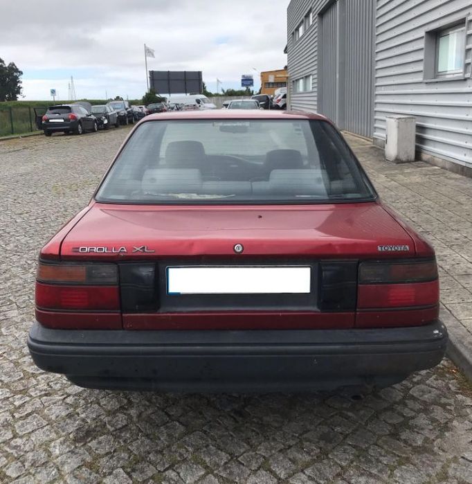 Toyota Corolla E9 1.3 4P 1989 - Para Peças
